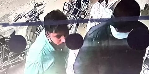 போலீஸ் எனக்கூறி பணம் பறித்த பெங்களூர் கும்பல்..சினிமா பாணியில் விரட்டி பிடித்த நிஜ போலீஸ்!