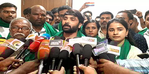 'ஆதாயம் தேடி வருபவர்கள் அது கிடைக்காத போது விலகுவது இயல்புதான்' - கவிஞர் சினேகன்