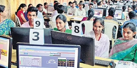 தமிழகத்தில் தள்ளிப்போகிறதா பொறியியல் படிப்புக்கான கலந்தாய்வு?