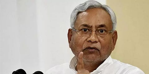 பதவி விலகிய சிலமணி நேரத்தில் மீண்டும் ஆட்சியமைக்க உரிமை கோரும் பீகார் முதல்வர்!