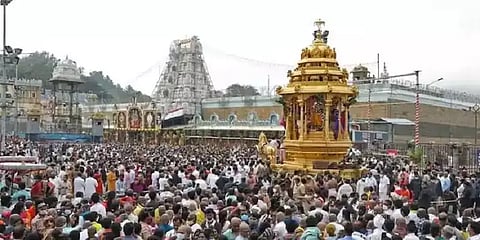 `கூட்டம் அலைமோதுகிறது... பக்தர்கள் யாத்திரையை ஒத்திவைக்கவும்’- திருப்பதி தேவஸ்தானம்