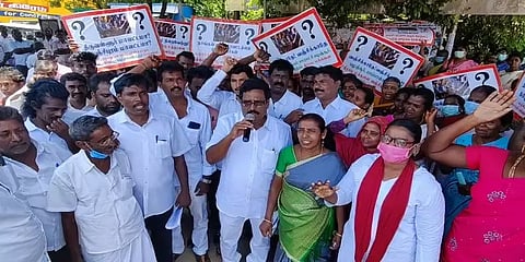 ’’நாங்கள் எந்த மாவட்டத்தில் இருக்கிறோம்?’’ - ஆர்ப்பாட்டத்தில் ஈடுபட்ட 2 கிராம மக்கள்