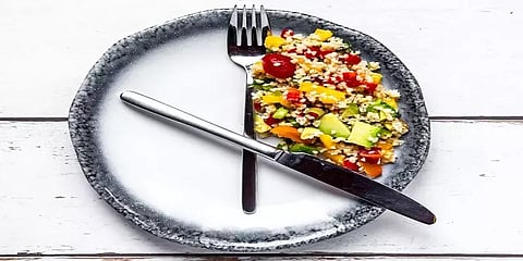 எடை குறைப்புக்கு டின்னர் சாப்பிட சரியான நேரம் எது? ஆனால் அது 7 மணியல்ல...