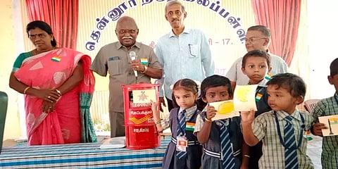 75வது சுதந்திர தினம்: அஞ்சல் அட்டைகளில் தியாகிகள் படம் வரைந்து அசத்திய பள்ளி மாணவர்கள்