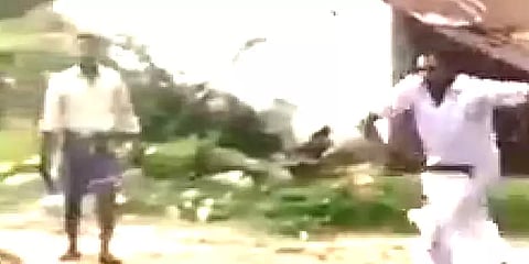 கொடுத்த கடனை திருப்பிக் கேட்டவரை அரிவாளுடன் ஓட ஓட விரட்டிய திமுக கவுன்சிலரின் கணவர் கைது