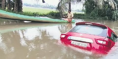 கூகுள் மேப்பை நம்பி காரை கம்மாயில் விட்ட குடும்பத்தார்: கேரளாவில் நடந்த சோகம்!