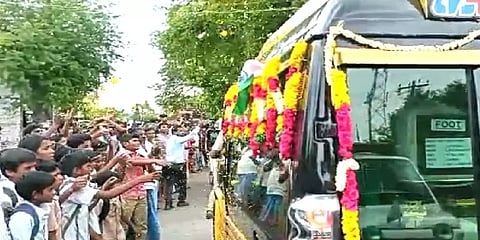 வீர மரணமடைந்த ராணுவ வீரரின் உடலுக்கு ராணுவ கிராமத்தினர் அஞ்சலி