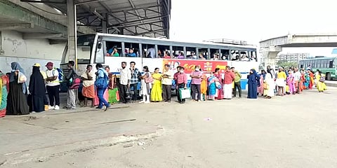 கடன் சுமையால் கேரள அரசு பேருந்துகள் நிறுத்தம் - கோவையில் காத்திருக்கும் பயணிகள்!