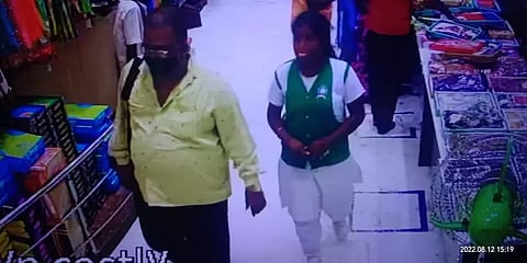 ”உன் அப்பா, அம்மா உயிருக்கு ஆபத்து”.. பள்ளி மாணவியிடம் நூதனமாக நகைகளை பறித்த ஆசாமி!