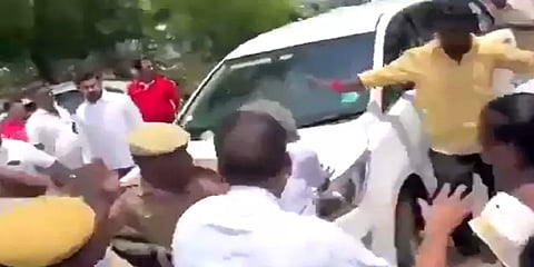 மதுரை: அமைச்சர் கார் மீது காலணி வீச்சு – பாஜக மகளிர் அணியைச் சேர்ந்த 3 பெண்கள் கைது