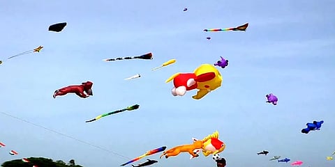 வானில் வர்ணஜாலம் காட்டிய பட்டங்கள் - பரவசத்தோடு கண்டுரசித்த பொதுமக்கள்