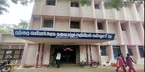 திருச்சி அரசுக் கல்லூரி பேராசியர் மீது பாலியல் குற்றச்சாட்டு.. முதல்வர் அனுப்பிய அறிக்கை!