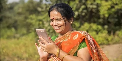 ஸ்மார்ட் ஃபோன்+இண்டெர்நெட் கனெக்ஷன் -முதல்வர் டிஜிட்டல் யோஜனா திட்டத்தின் கீழ் அறிவிப்பு!