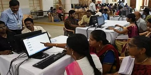 தொடங்கப்பட்ட பொறியியல் கலந்தாய்வு..!முதல் நாளில் கல்லூரிகளை தேர்வு செய்த மாணவர்கள்.!