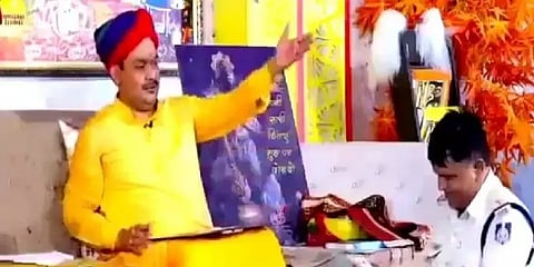 குற்றவாளியை கண்டுபிடிக்க சாமியாரிடம் ஆலோசனை கேட்ட போலீசுக்கு நேர்ந்த கதி!