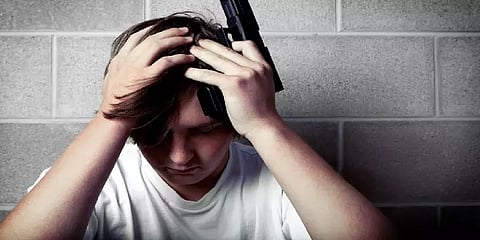 வெப் சீரிஸ் மோகத்தால் நாட்டு துப்பாக்கியுடன் உலா வந்த சிறுவன்.. குஜராத் போலீஸ் அதிரடி!