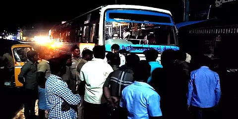 தாறுமாறாக ஓடிய அரசுப் பேருந்து: அச்சத்தில் கூச்சலிட்ட பயணிகள் - காரணம் என்ன?