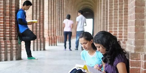 இந்தியாவில் வெளிநாட்டவர்களுக்கு கல்வி: கூடுதல் இடங்கள் ஏற்படுத்த பல்கலைகழகங்களுக்கு அனுமதி