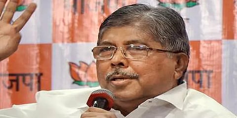 ’கொரோனாவில் பெற்றோரை இழந்த மாணவர்களின் கல்விச் செலவை அரசே ஏற்கும்’ - மகாராஸ்டிரா