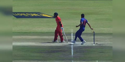 ஜிம்பாப்வே வீரரை மன்ஹட்டன் அவுட் செய்து ரிவியூ கேட்க மறுத்த தீபக் சாஹர்! வைரல் வீடியோ!