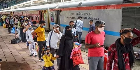 முன்பதிவு பெட்டிகளில் பயணம் செய்ய சிறப்பு அனுமதி - ரயில்வே அதிரடி அறிவிப்பு.!