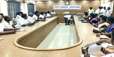 தொடங்கியதும் ரத்து என அறிவிப்பு..திமுக உட்கட்சி பிரச்னையால் களேபரம்ஆன ஒன்றியக்குழு கூட்டம்