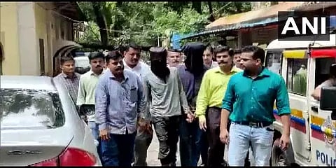 செயின் திருடர்களை பிடிக்க டெலிவரி பாய் வேஷமிட்ட போலீஸ்: மும்பையில் நடந்த தீரன் பட சம்பவம்!