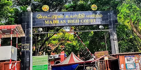 அதிமுக விவகாரம்: தலைமை நீதிபதிக்கு வேறு வேலை இல்லை என நினைக்கிறீர்களா? நீதிமன்றம் கண்டனம்