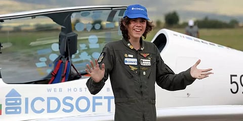 17 வயதில் உலகை தன்னந்தனியே சுற்றி கின்னஸ் சாதனை படைத்த பல்கேரியா சிறுவன்!