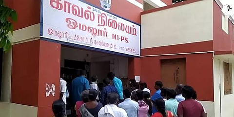 ’பள்ளி மாணவிகளை கிண்டல் செய்வதே வேலை’ இப்படியும் ஒரு அண்ணன், தம்பியா?.. போலீசார் அதிரடி