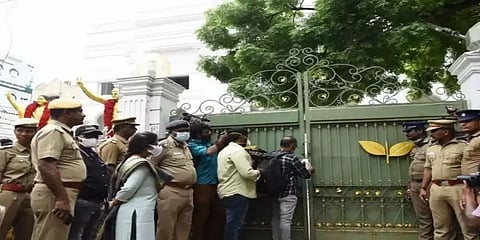 அதிமுக தலைமை அலுவலகம் சூறையாடப்பட்ட விவகாரம் - 4 வழக்குகளும் சிபிசிஐடிக்கு மாற்றம்