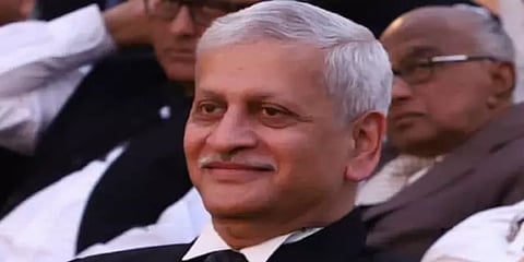 உச்சநீதிமன்ற தலைமை நீதிபதியாக பதவியேற்றார் யு.யு.லலித் - யார் இவர்? பின்னணி என்ன?