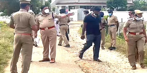 திருப்பூர்: எரிந்த நிலையில் மீட்கப்பட்ட ஆண் சடலம் - விசாரணையில் வெளியான அதிர்ச்சி தகவல்