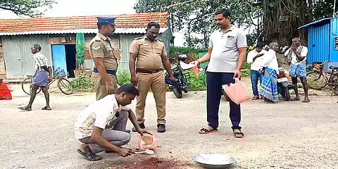 வீட்டில் தனியாக இருந்த இருவர் வெட்டிப் படுகொலை.. தூத்துக்குடியில் பயங்கரம்.. பின்னணி என்ன?