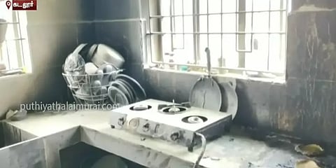 ஜன்னல் வழியாக தீ வைக்கப்பட்ட சிறை அதிகாரி வீடு... ஜஸ்ட் மிஸ்ஸில் தப்பித்த குடும்பத்தினர்!