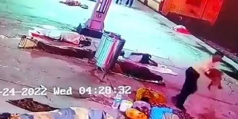 உ.பி: ரயில் நிலையத்தில் காணாமல் போன குழந்தை - பாஜக பிரமுகர் வீட்டிலிருந்தது கண்டுபிடிப்பு