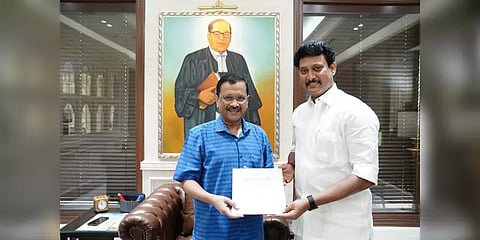 புதுமைப்பெண் திட்ட துவக்க விழா: கெஜ்ரிவாலுக்கு நேரில் அழைப்பு விடுத்தார் அன்பில் மகேஷ்!