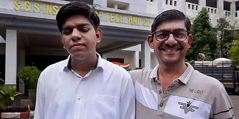 லட்சங்களில் சம்பளம்... கண் பார்வையற்ற மென்பொருள் பொறியாளரை பணியமர்த்திய மைக்ரோசாஃப்ட்!