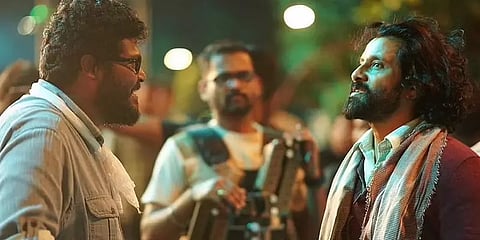 அதிருப்தியில் ரசிகர்கள் வைத்த விமர்சனங்கள்... அதிரடி முடிவெடுத்த விக்ரமின் கோப்ரா படக்குழு