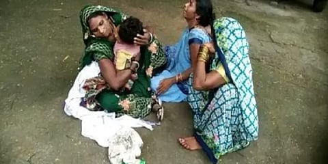 மருத்துவமனையின் அலட்சியப்போக்கு - தாயின் மார்பிலேயே 5 வயது சிறுவன் உயிரிழந்த பரிதாபம்