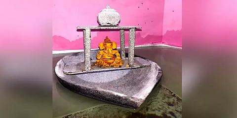 தண்ணீரில் மிதக்கும் கல் விநாயகர் சிற்பம் - அசத்தும் நாமக்கல் சிற்பி