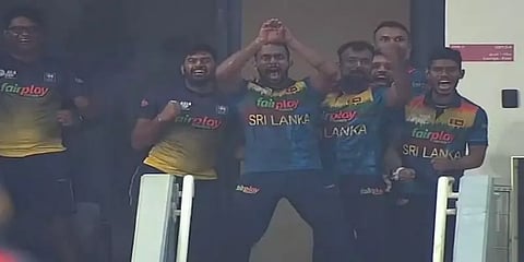 ஆசியக் கோப்பை: நாகினி டான்ஸ் ஆடி பழிதீர்த்த இலங்கை வீரர்கள்