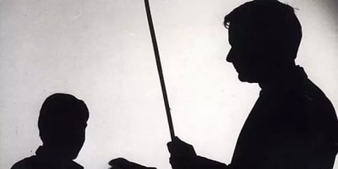 ’’என் பைக்கை தொடுவியா?’’- பட்டியலின மாணவனை இரும்புக் கம்பி, துடைப்பத்தால் தாக்கிய ஆசிரியர்