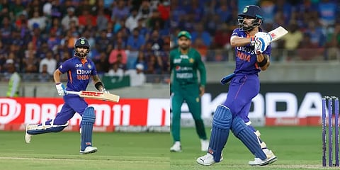 கோலி அரைசதம் விளாசி அசத்தல்! பாகிஸ்தானுக்கு 182 ரன்களை இலக்காக நிர்ணயித்தது இந்திய அணி!