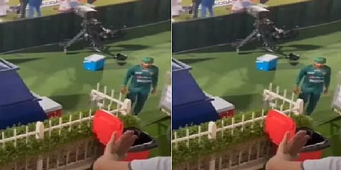 ’ஆட்டோகிராஃப் வாங்க பந்தை தூக்கி எறிந்த ரசிகர்’ - சிலிர்க்க வைத்த பாபர் அசாமின் செயல்!