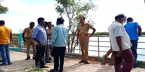 தூத்துக்குடி கடலில் மிதந்த பச்சிளங் குழந்தையின் சடலம் – போலீசார் விசாரணை