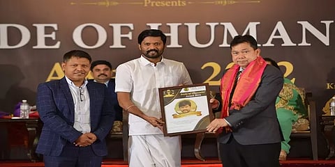 சிறந்த மனிதநேய விருது பெற்றார் நடிகர் சௌந்தரராஜா.. மலேசிய அமைப்பு செய்த கவுரவம்!