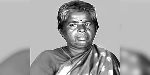 வெங்காயம் அறுவடையில் ஈடுபட்டிருந்த பெண் மீது இடிதாக்கி பரிதாபமாக உயிரிழப்பு