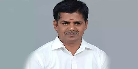 சமூக வலைதளங்களில் முதல்வர் குடும்பம் குறித்து அவதூறு – கோவை அதிமுக நிர்வாகி கைது