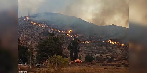 அமெரிக்கா ஹீமெட் நகரில் காட்டுத்தீ - 2 ஆயிரம் ஏக்கர் வனப்பரப்பு எரிந்து சாம்பலானது!